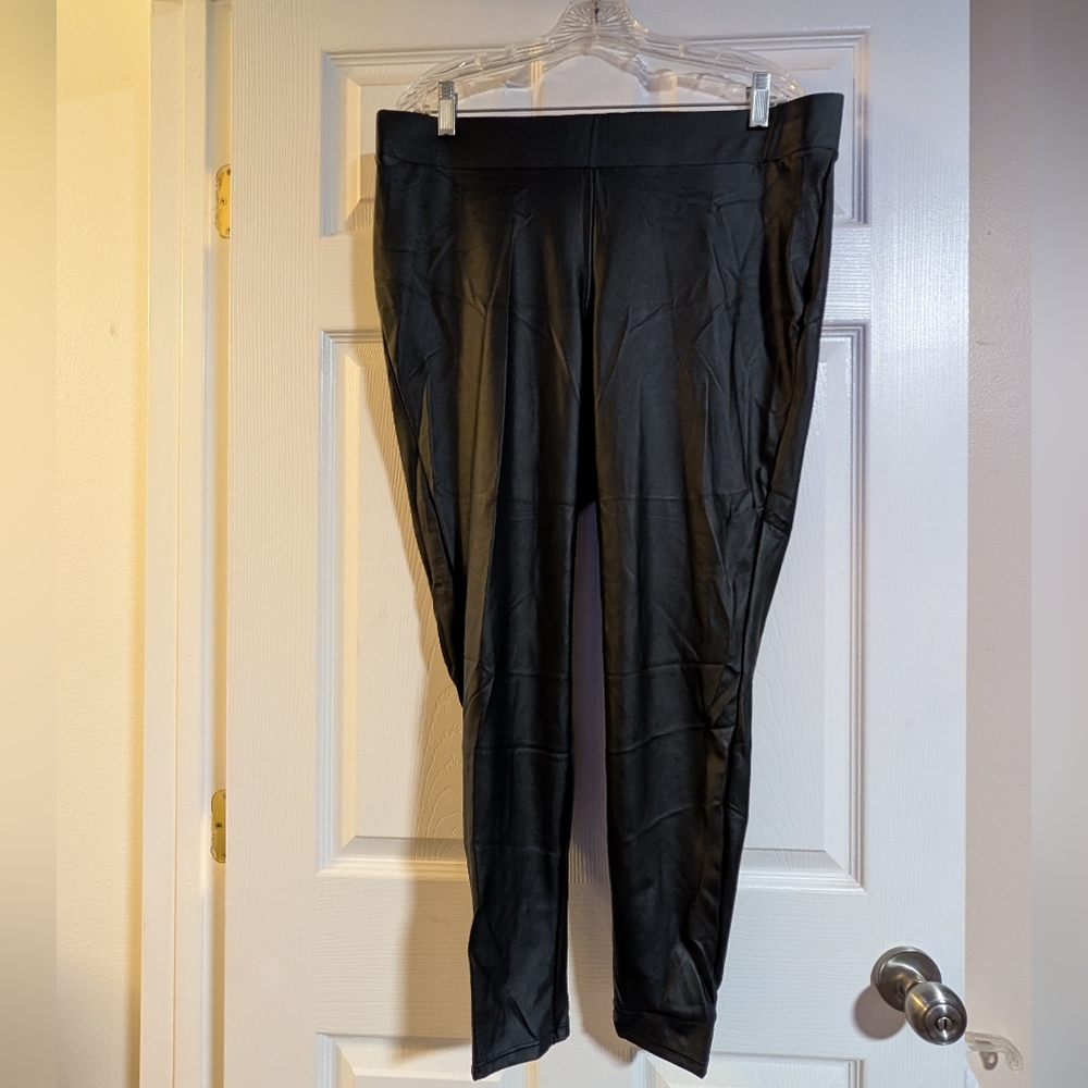 NWOT Torrid Black Faux Leather Signature Waist Leggings - Plus Size 2 / 2X